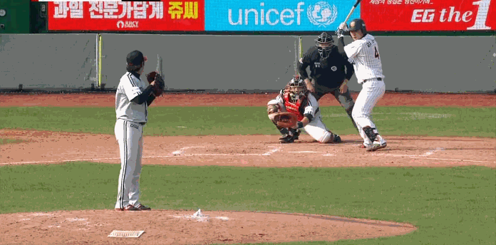 파일:김민수 2루타.gif