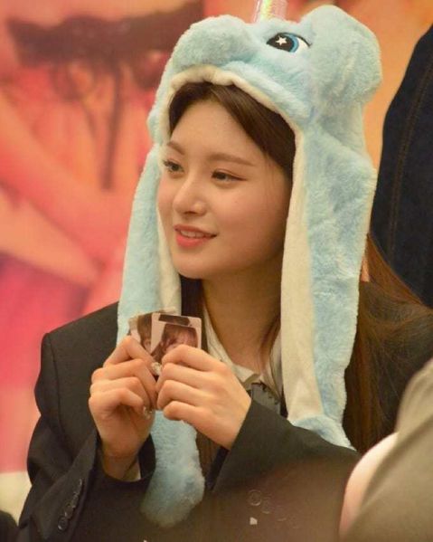 파일:악마도 절레절레할 팬사인회 선물.jpeg