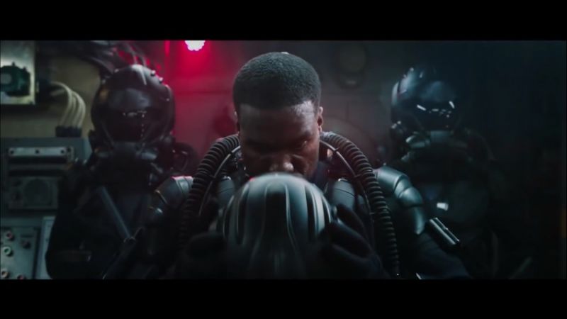 파일:헬멧 벗은 모습.jpg