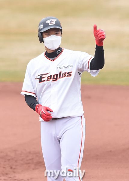 파일:한화 김지수.jpeg