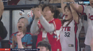 야 이 계란빵 진짜 달다!.gif