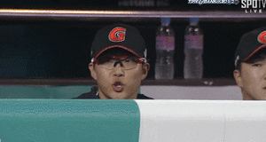 박세웅 꼴갤러 빙의.gif