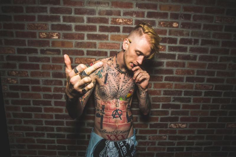 파일:MGK.jpeg