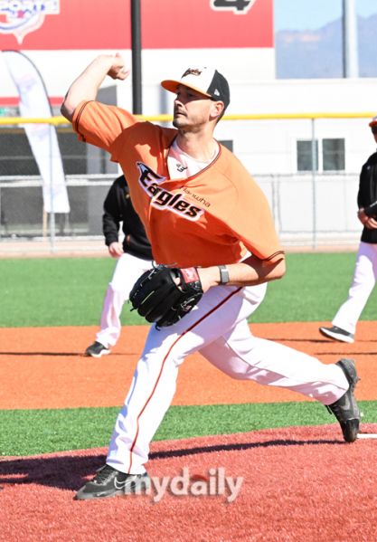 파일:버치 스미스.jpeg