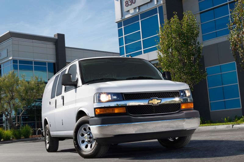 파일:2014-chevrolet-express-cargo-van-front-view.jpg