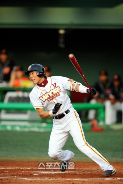 파일:강정호 우리 히어로즈.jpg