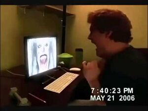 모니터 부수기 1초전.jpg