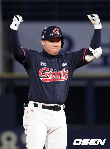 파일:안치홍 2021.jpg