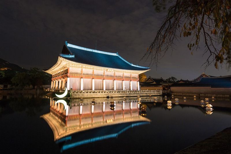 파일:1024px-경복궁 경회루 야경.jpg