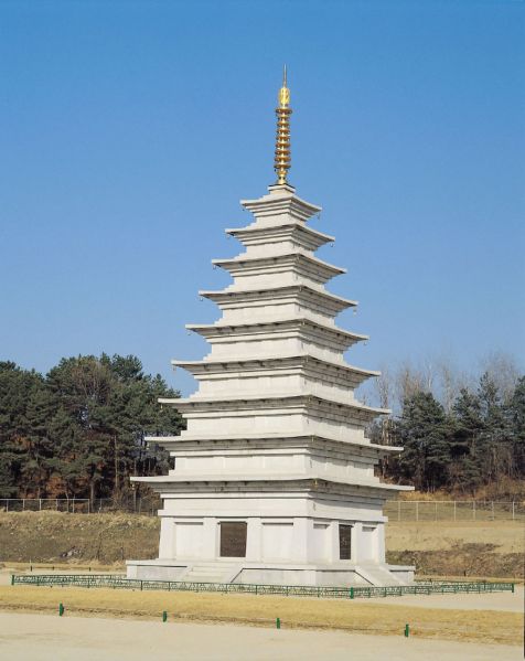 파일:익산 미륵사지 석탑 동탑.jpg