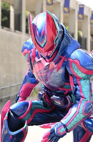 파일:리바이 최종폼.jpg