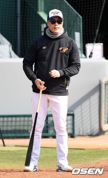 파일:한화 조성환.jpg