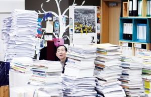 일중독자의 책상.jpg