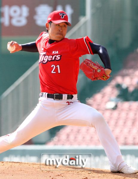 파일:윤석민 2011.jpg