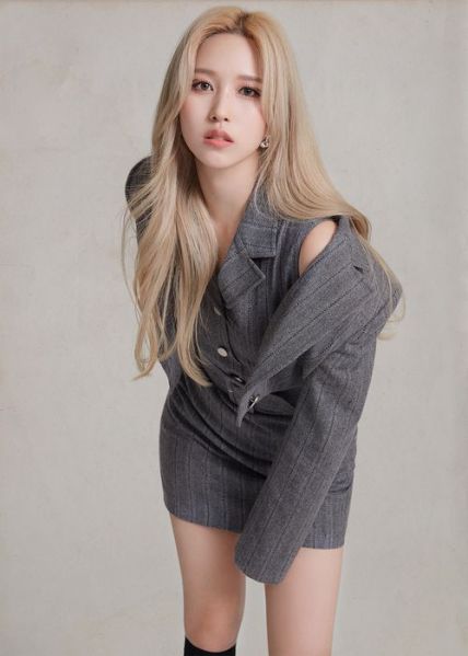 파일:트와이스 미나(I CAN'T STOP ME).jpg