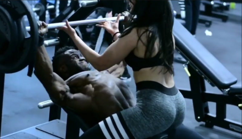 파일:셀리나 올라타다2.png