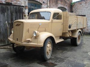 오펠 블리츠.jpg