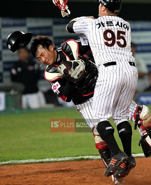 파일:좆태군 코풀기.jpg