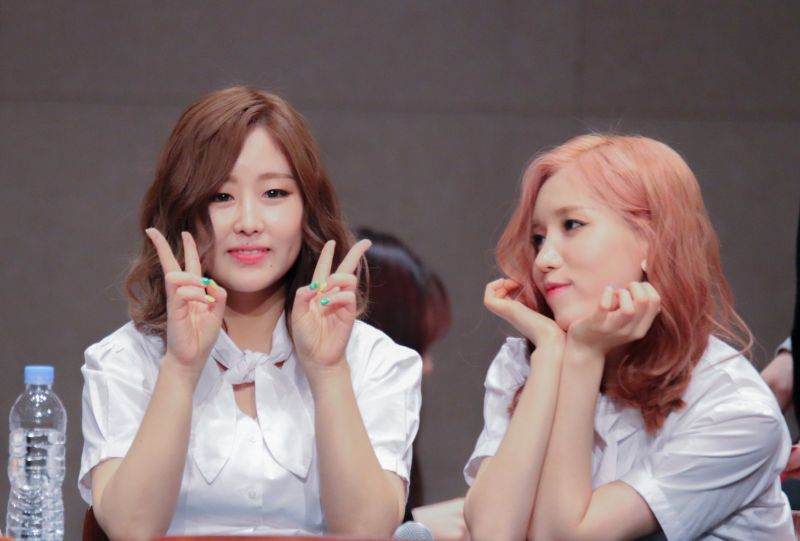 파일:170303 목동 팬사인회에서 이수정.jpg