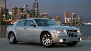 크라이슬러 300 1세대.jpg