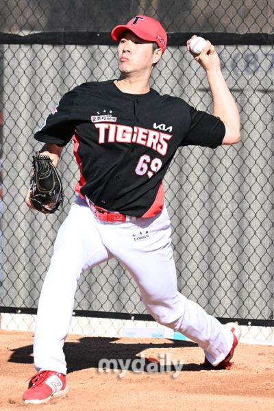파일:김대유 타이거즈.jpg