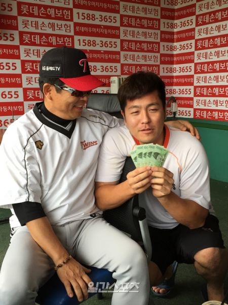 파일:강민호 삥뜯.jpg