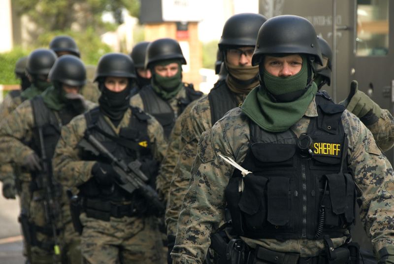 파일:SWAT team prepared (4132135578).jpg