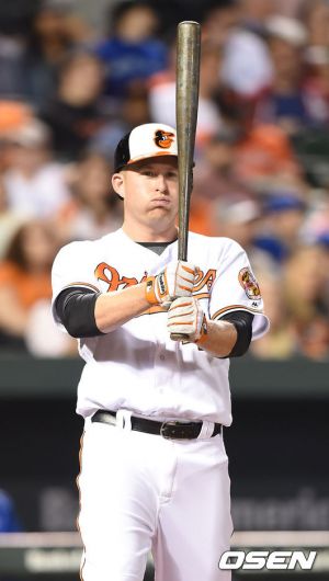 마크 트럼보.jpg