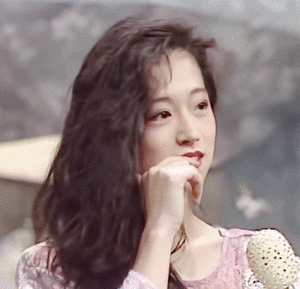 나카모리 아키나.gif