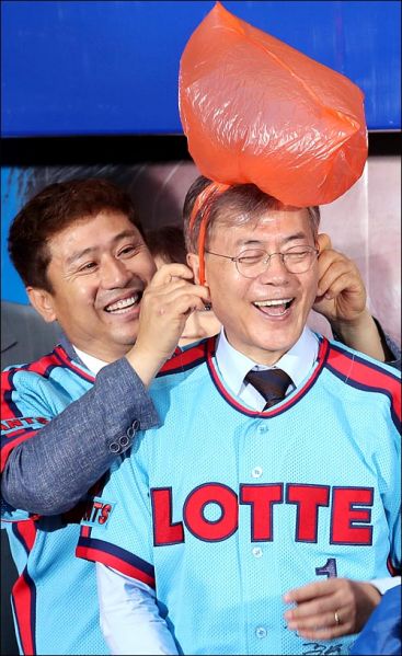 파일:문재인 롯데.jpg