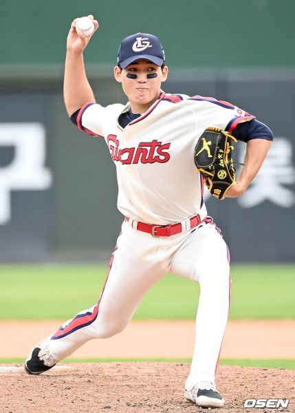 파일:롯데 이강준.jpg