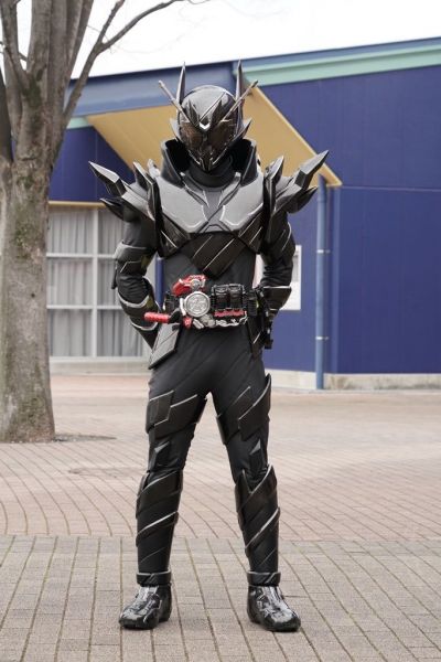 파일:메탈빌드 라이더.jpg