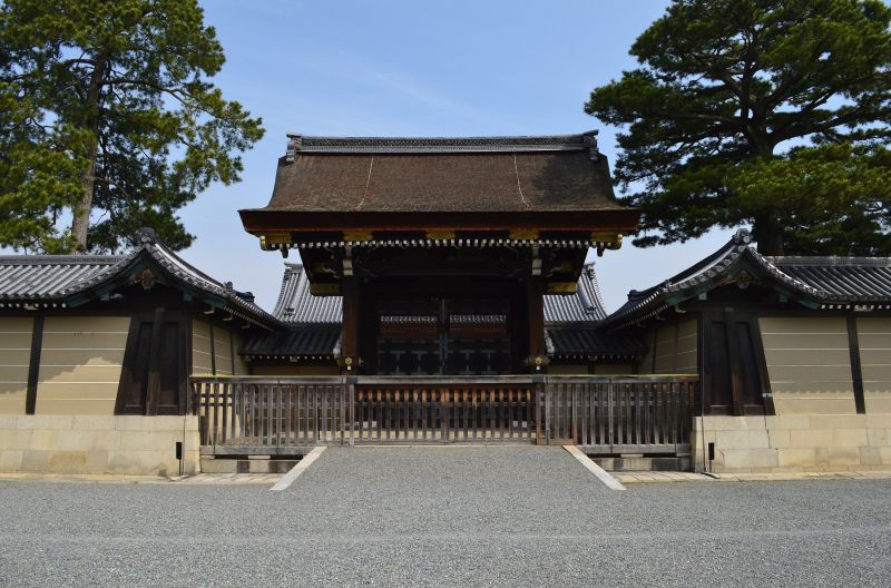 파일:Kyoto-gosho Kenreimon (closed).jpg