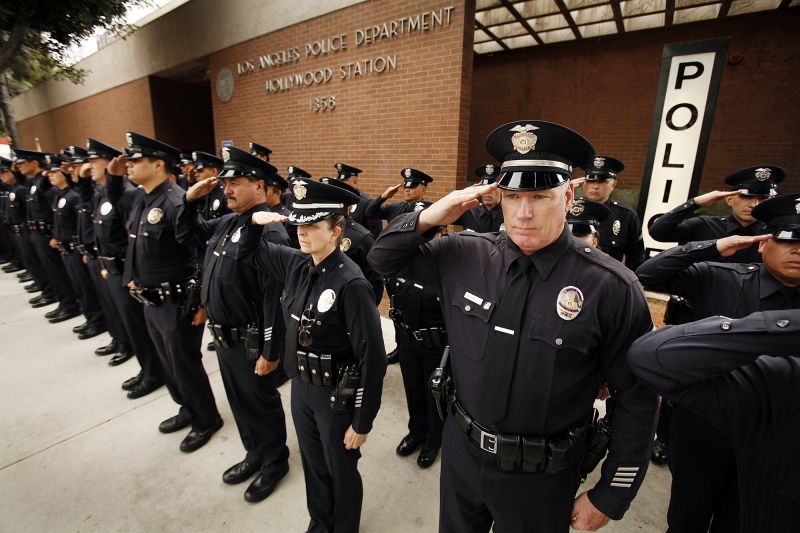 파일:La-star-for-fallen-lapd-officer-pictures.jpg