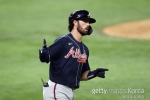 댄스비 스완슨.jpg