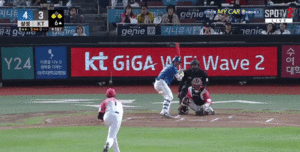 킁갑18시즌첫홈런.gif