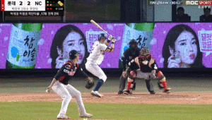 비밀공룡에서 벗어나는 박세웅.gif